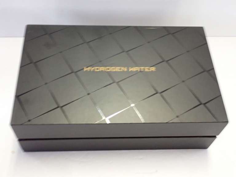 Hydrogen Water Bottle image