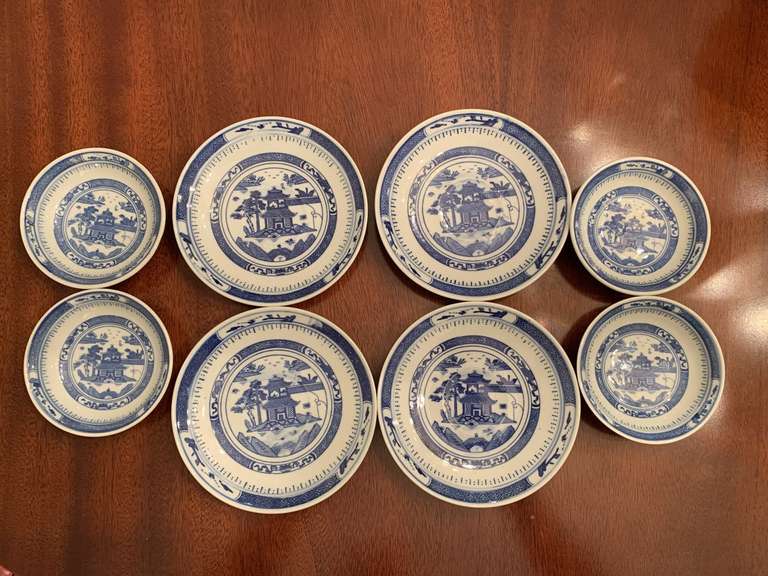4 VINTAGE CHINESE BLUE/WHITE "CANTON" SAUCERS & 4 MINI BOWLS - DINING ROOM image