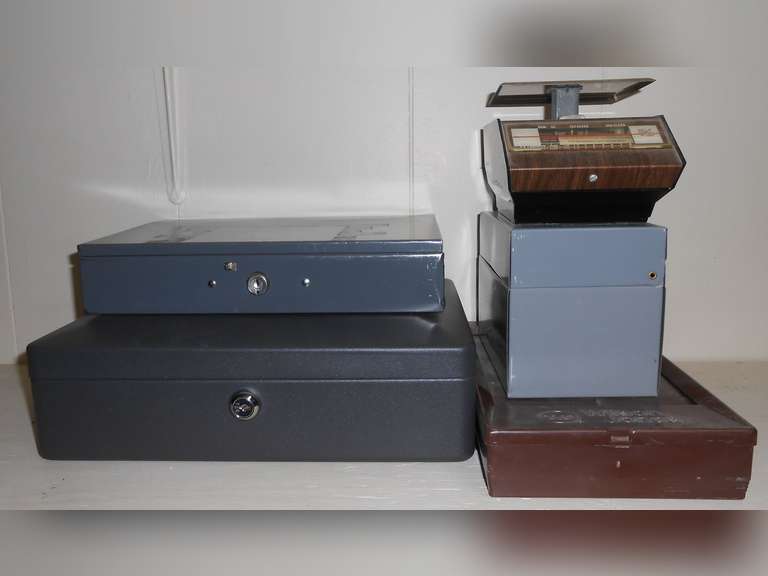 (2) METAL MONEY BOXES, (1) SCALE & ETC - ROOM 19, SHELF 2B image