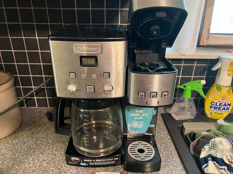KIT… Cuisinart double-sided coffee maker, brews a single cup pod, or whole pot. See pictures for details. image