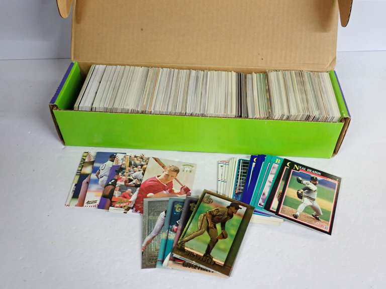 Large Lot of Unsearched Vintage Baseball Cards image