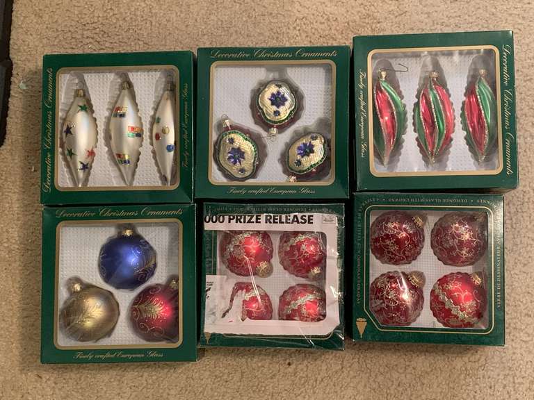 6 BOXES OF UNIQUE GLASS CHRISTMAS TREE ORNAMENTS - UP BED 1 image