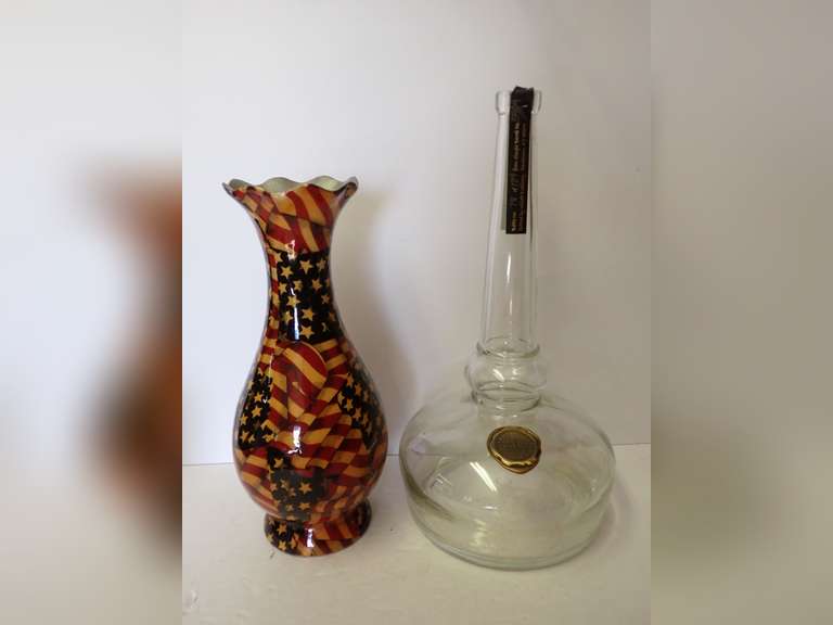 Willett Distillery Decanter & Patriotic Vase image