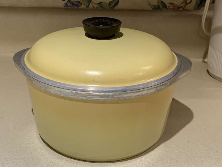 VINTAGE HARVEST GOLD CLUB ALUMINUM COVERED BROILER WITH LID 9" ROUND - KITCHEN image