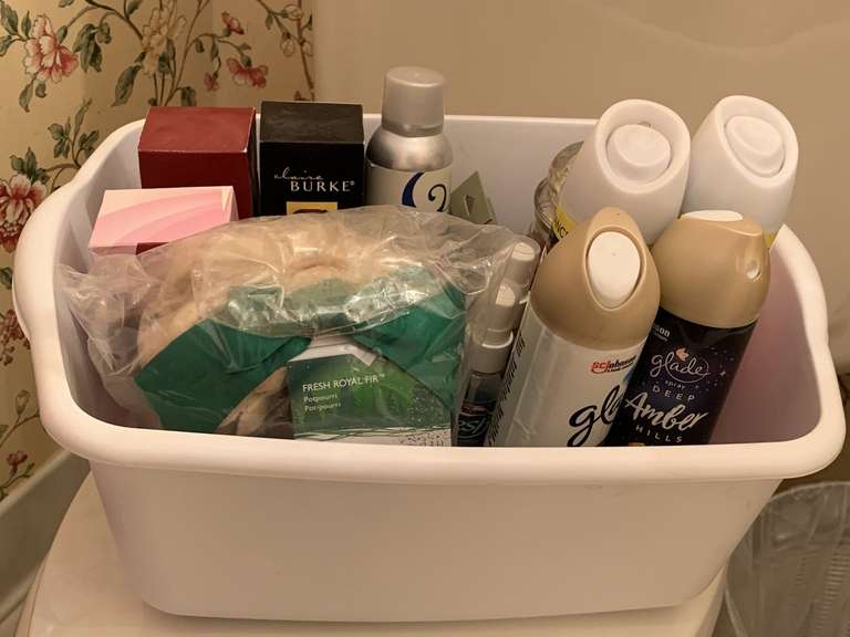 CRATE FULL OF HOME FRAGRANCE SPRAY, NEW 19 OZ YANKEE CANDLE & MORE (CRATE INCLUDED) - UP HALL BATH image