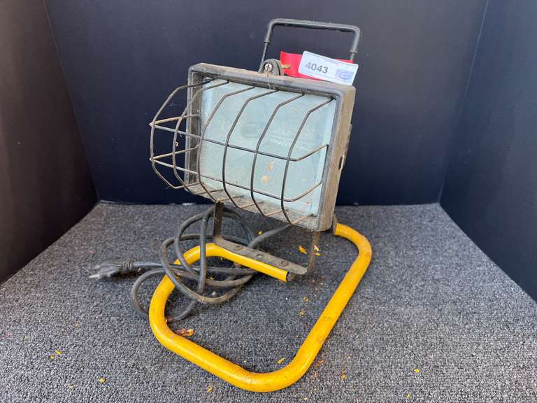 Halogen work lamp, working condition unknown, see pictures for details. image