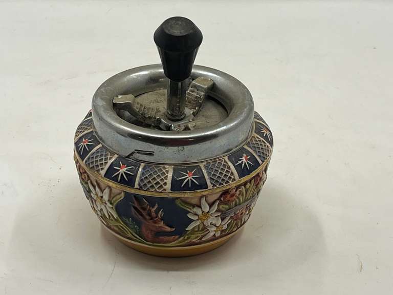 DEN… Vintage German hand painted spinning ashtray, believed to be Gerz, see pictures for details. image
