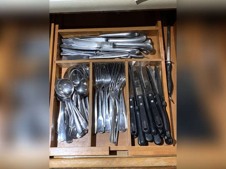 DRAWER FULL OF ASSORTED STEAK KNIVES & FLATWARE - KITCHEN image