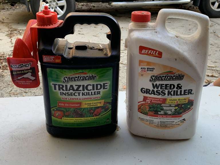 1.33 GALLON SPECTRACIDE WEED & GRASS KILLER & 1.33 GALLON SPECTRACIDE INSECT KILLER - GARAGE image