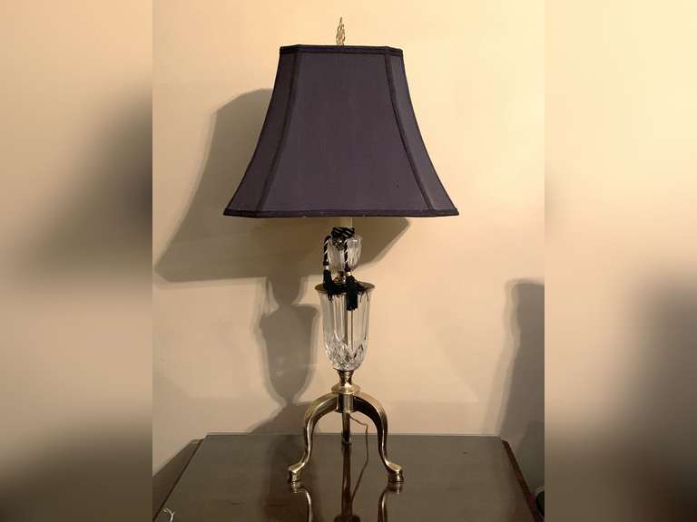 BEAUTIFUL BRASS/GLASS REGENCY STYLE TABLE LAMP WITH BLACK SHADE 33" TALL X 15" WIDE (SWITCH LOOSE)- UP MASTER BED image