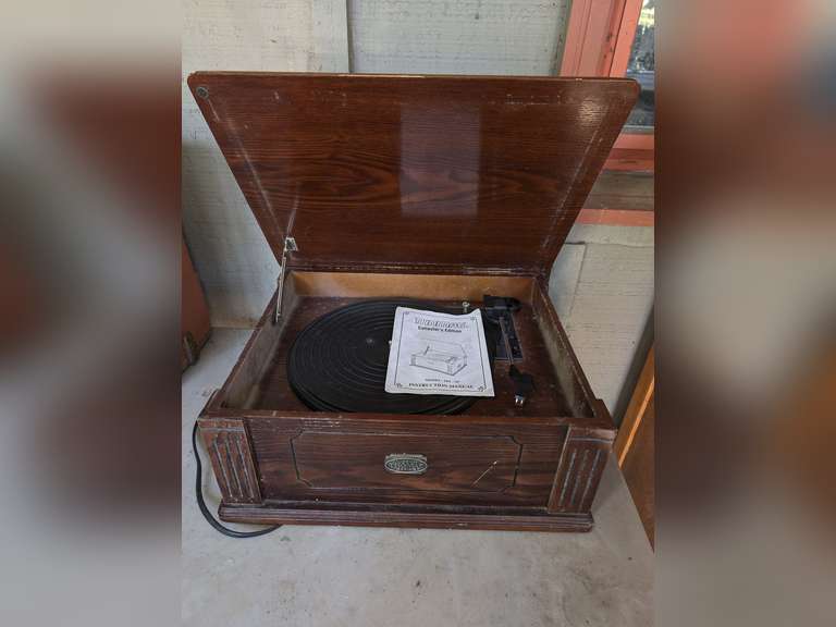 THOMAS COLLECTOR'S EDITION RECORD PLAYER WITH SPEAKERS, MODEL TPC-747 image