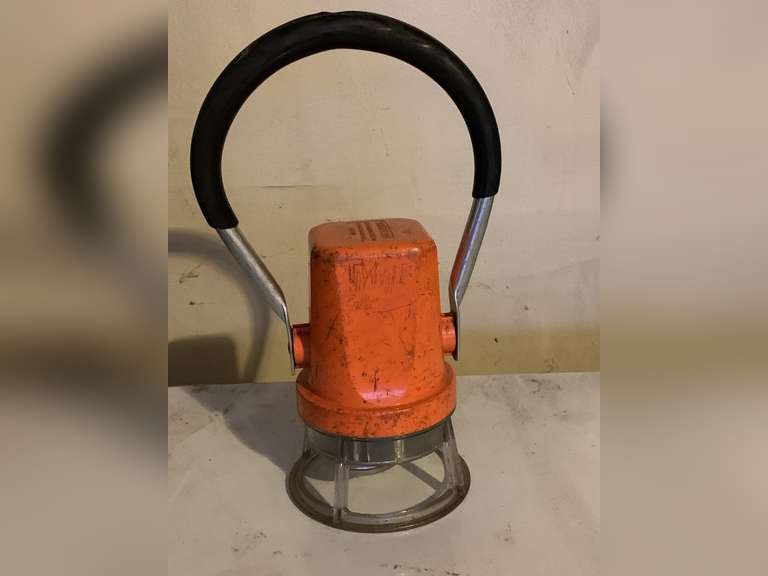 VINTAGE OFFICIAL SOUTHERN RAILROAD LANTERN - GARAGE image