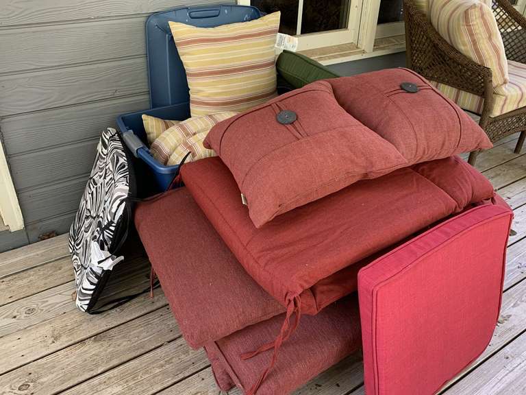 LARGE ASSORTMENT OF OUTDOOR CUSHIONS (TOTE INCLUDED) - BACK PORCH image