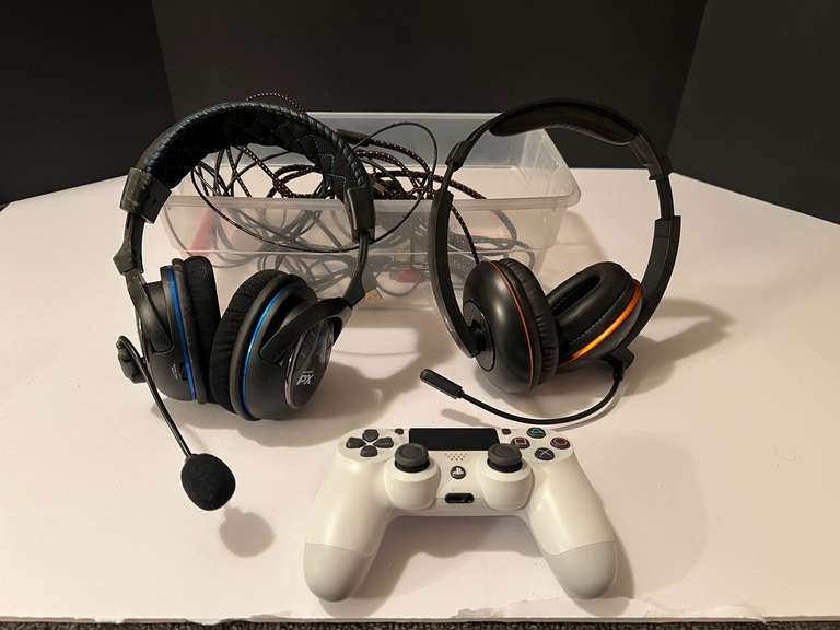 BR2…Gaming headphones and controller, working condition unknown, tub is not included, see pictures for details. image