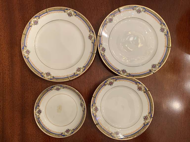 VINTAGE ROBERT HAVILAND "HORRO4" BLUE/TAN - 2 LUNCHEON PLATES, BREAD/BUTTER PLATE, BERRY BOWL (SOME HAVE SMALL CHIPS) - DINING ROOM image