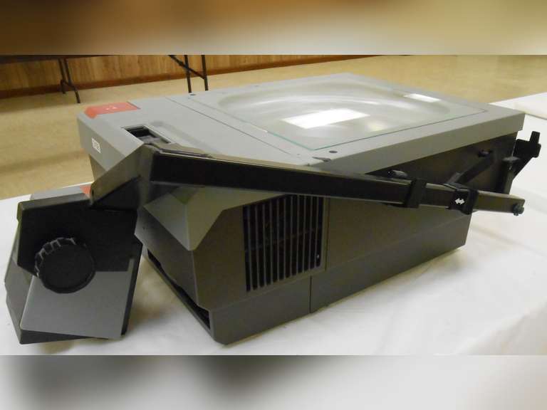 3M 910 OVERHEAD PROJECTOR image