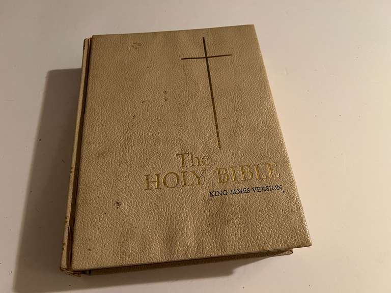 BR3…Vintage family Bible, King James version, see picture for details. image