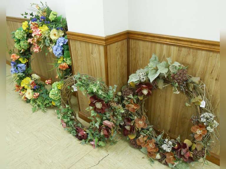 (3) WREATHS (LARGE, MEDIUM & SMALL) image