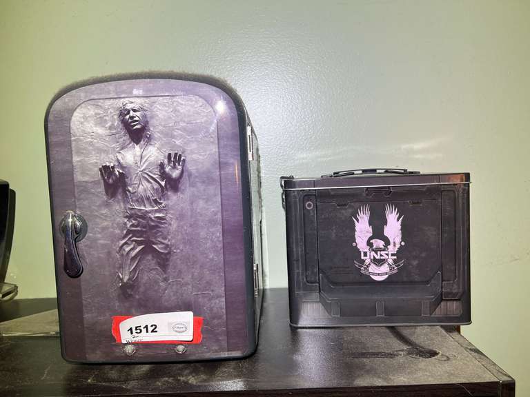 BR2… Star Wars themed table top fridge, working condition unknown, and a video game themed lunchbox, see pictures for details. image