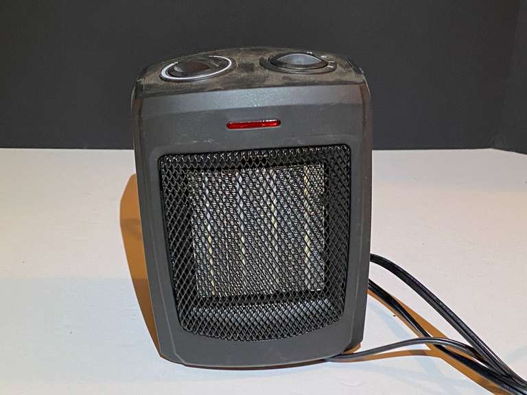 BR1…Small electric space heater, powers up, see pictures for details. image