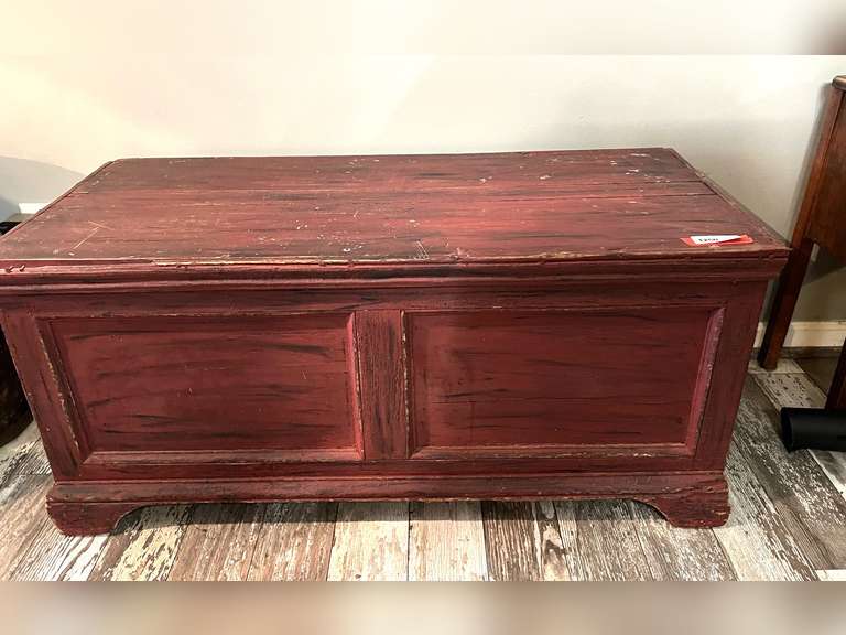 DEN… Vintage wooden blanket chest with content, see pictures for details. image