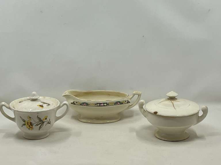 KIT… Vintage covered sugar dishes with lids, there is some cracking and light chipping present, also includes a vintage gravy boat, see pictures for details. image