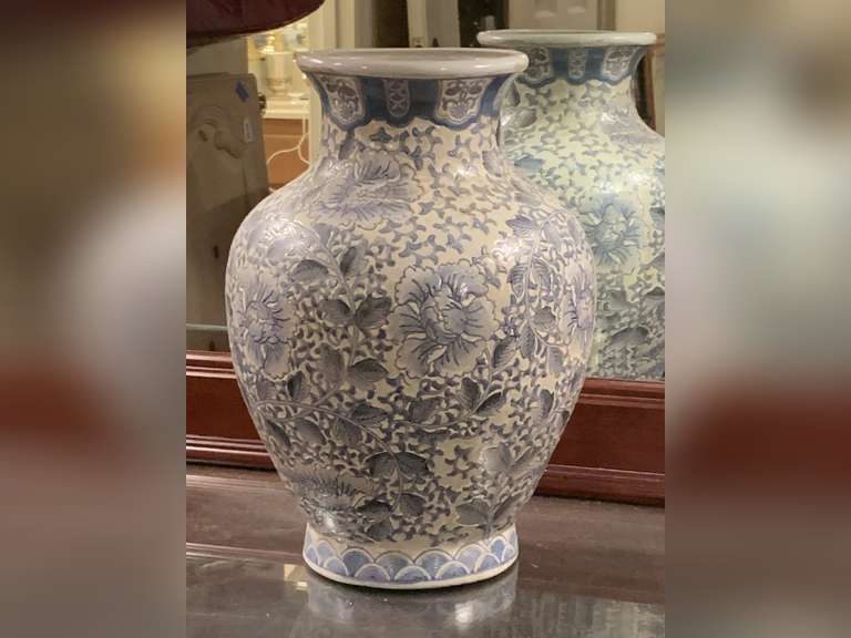 EXTRA LARGE CHINESE BLUE/WHITE CRACKLE GLAZE FLORAL TALL VASE 12 1/4" TALL X 9" ROUND - UP MASTER BED image