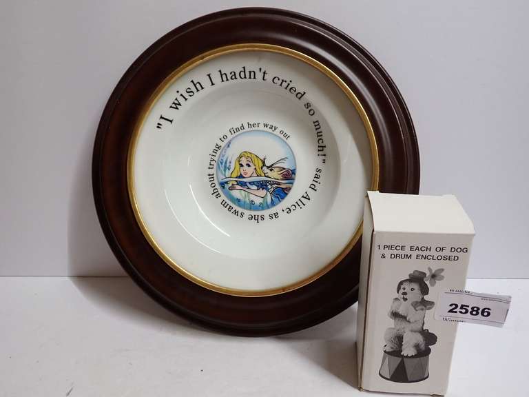 Alice in Wonderland Display Plate and Dog Figurine image