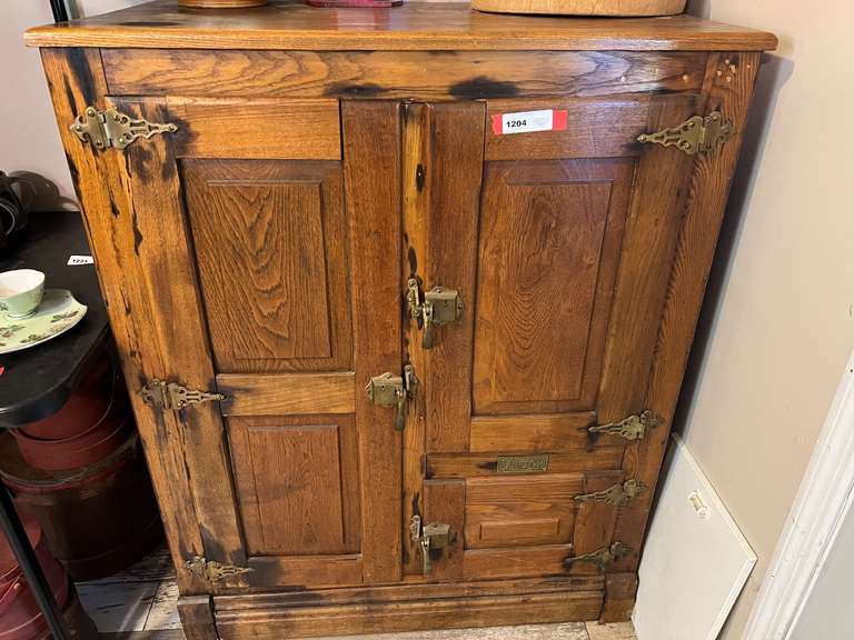 KIT… Antique Victor wooden icebox, see pictures for details. image