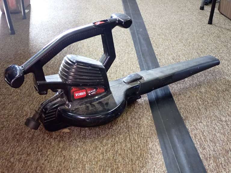 Toro Rake & Vac Blower/Vacuum image