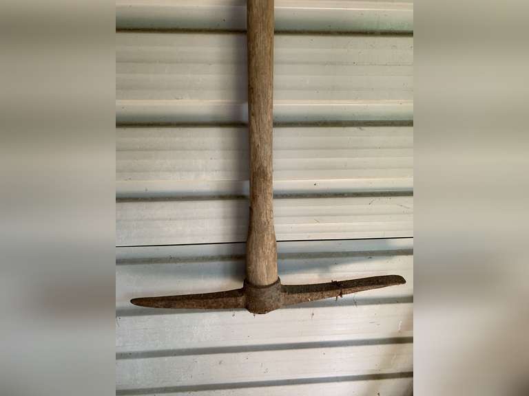VINTAGE PICKAXE - SHED image