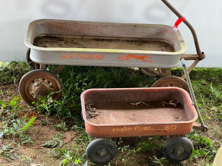 Set of two metal wagons image
