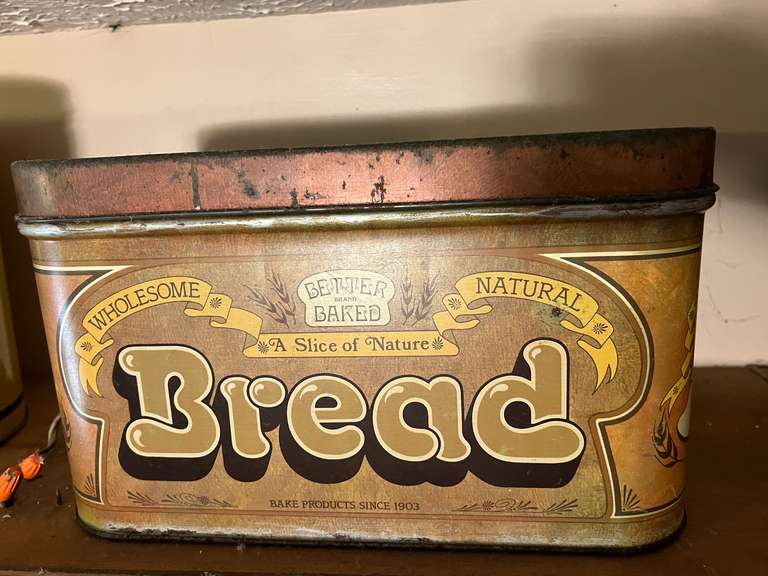 KIT… Vintage looking bread tin, with lid, see pictures for details. image