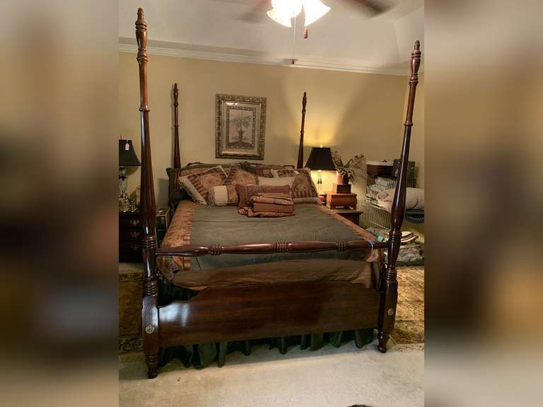 BEAUTIFUL MAHOGANY TALL 4 POSTER BED (WINNING BIDDER CAN CHOOSE TO TAKE MATTRESS/BOX SPRINGS) 81" TALL X 64" WIDE X 88" LONG (BEDDING NOT INCLUDED) ***SPECIAL PICKUP INSTRUCTIONS - UP MASTER BED image