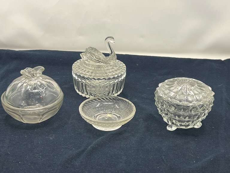 DEN…Vintage lidded clear glass trinket dishes, four pieces, see pictures for details. image