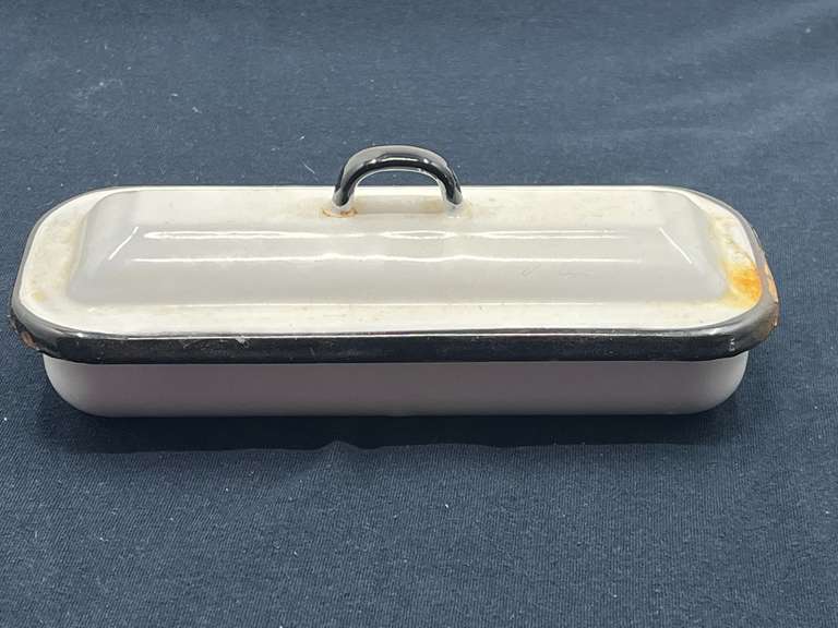 DEN…Vintage enamelware tray, with lid, believed to be a medical tray, see pictures for details. image