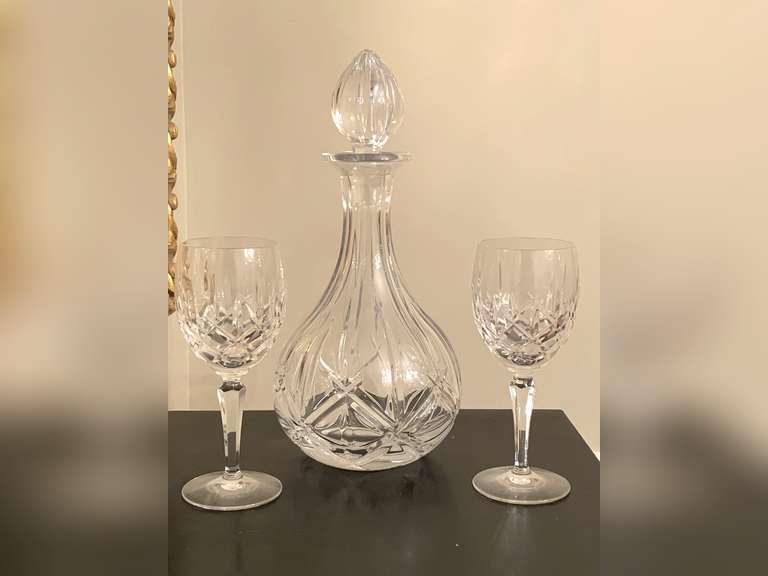 BEAUTIFUL GORHAM LADY ANNE LEAD CRYSTAL 12" TALL WINE DECANTER W/ STOPPER & 2 WINE GLASSES - DINING ROOM image