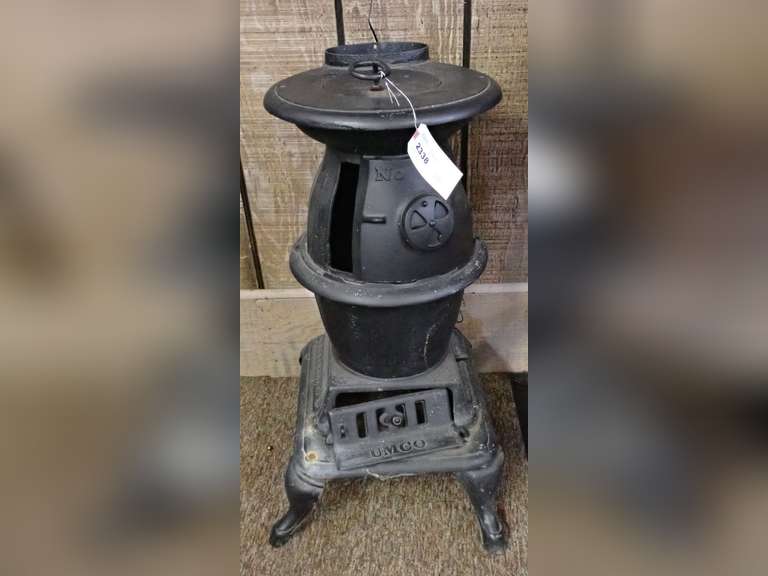 UMCO No. 210 Cast Iron Stove - Leg Needs Repair-See photos image