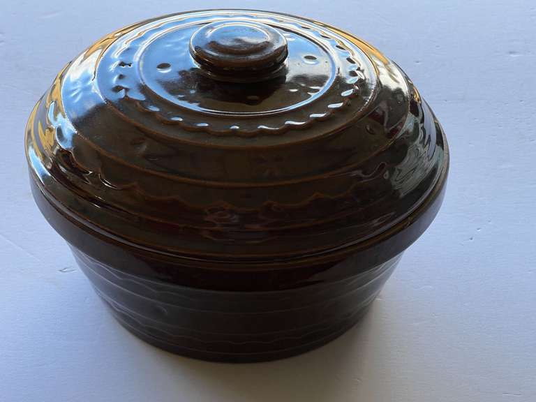 Vintage stoneware Marcrest covered casserole dish, Daisy Dot pattern, see pictures for details. image