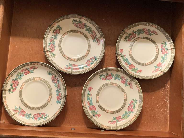 4 ANTIQUE SAUCERS "INDIAN TREE" BY MADDOCK MADE IN ENGLAND WITH PLATE HANGERS - LIVING ROOM image