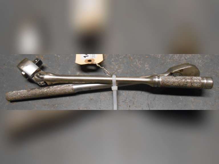 (1) 3/8" DRIVE & (1) 3/8" DRIVE SWIVEL RATCHETS image