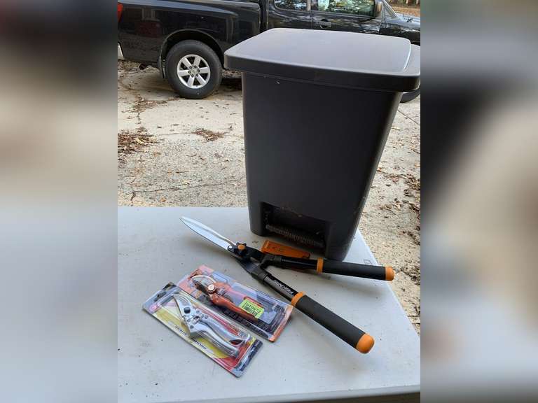 NEW FISKARS HEDGE SHEAR, NEW KSEIBI PRUNER, NEW MR ZHU PRUNER & FLIP TOP TRASH CAN - GARAGE image