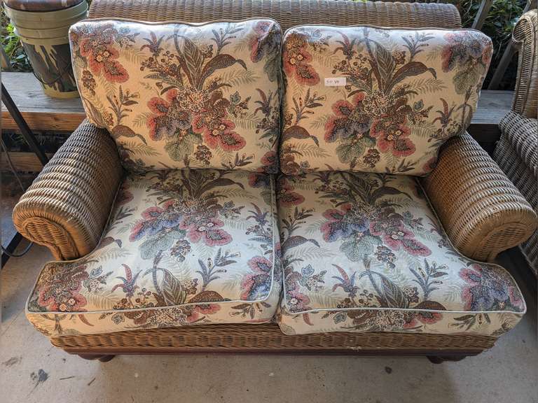 LEXINGTON CASUAL WICKER LOVESEAT image