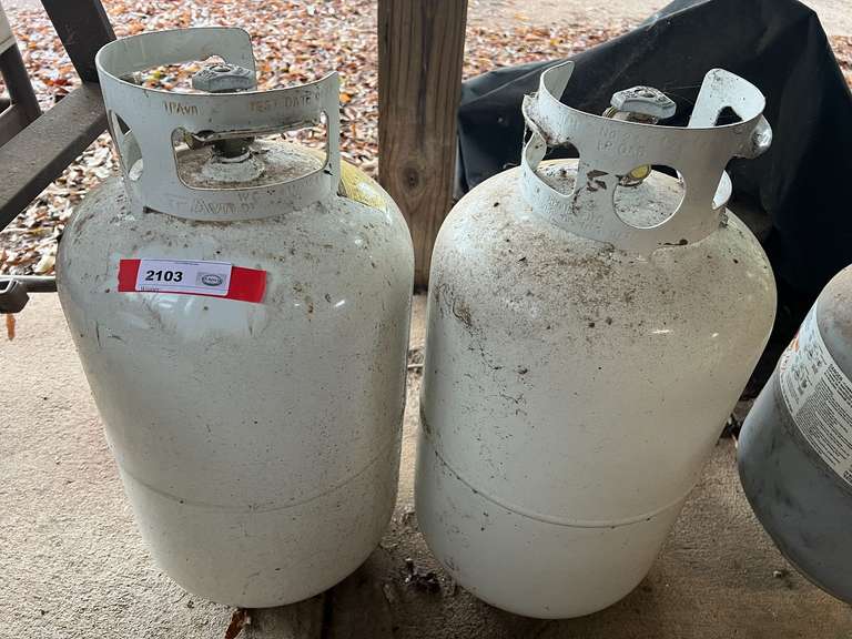 LP gas tanks, set of two, see pictures for details. image