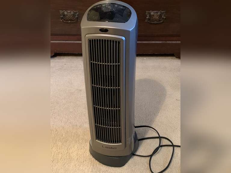 LASKO TOWER FAN 22" TALL - UP MASTER BED image