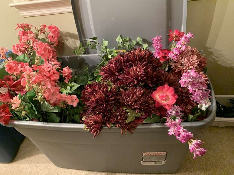 EXTRA LARGE CRATE W/ LID FULL OF ASSORTED SILK FLOWERS & GREENERY - UP BED 2 image