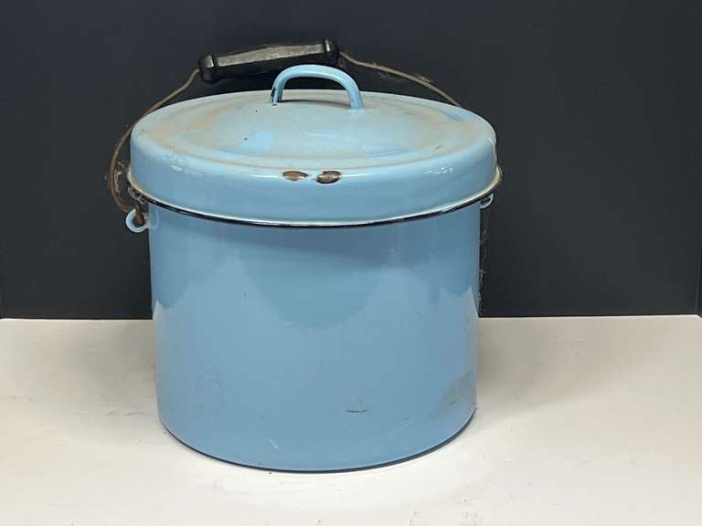 Vintage blue enamelware pot with lid and handle, see pictures for details. image