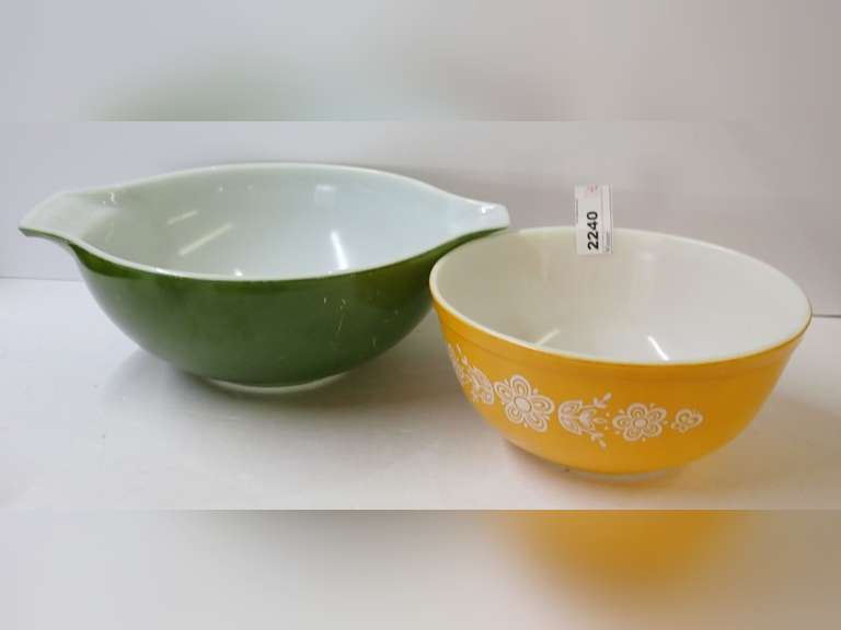 Vintage Pyrex Mixing Bowls image