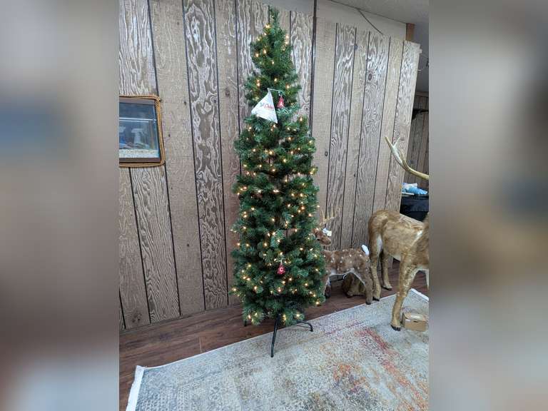 Puleo International Pre-Lit Christmas Tree - NFGPT-75C35 image