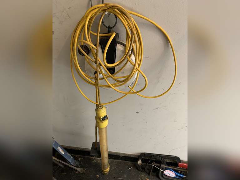 RETRACTABLE EXTENSION CORD W FLUORESCENT LIGHT - GARAGE CLOSET image
